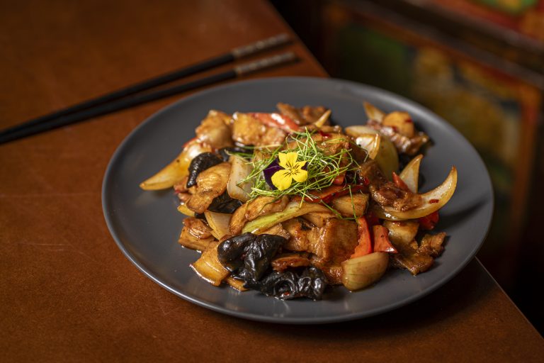 Plato de restaurante asiático en Medellín